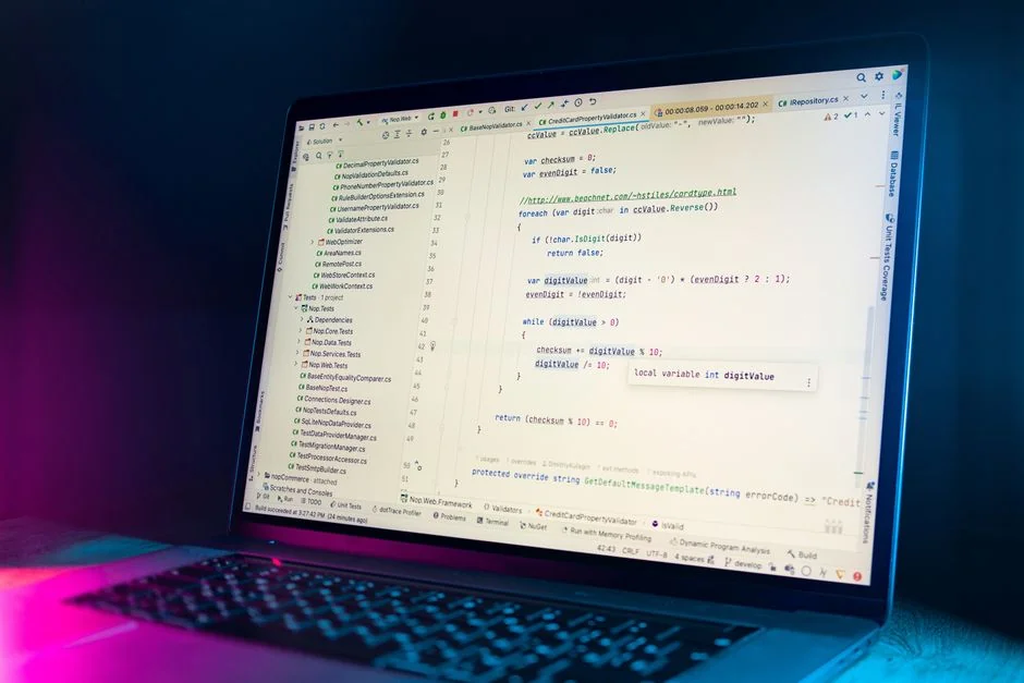 Photo rapprochée d’un ordinateur portable affichant la page de connexion Pexels, mettant en avant une interface numérique moderne.